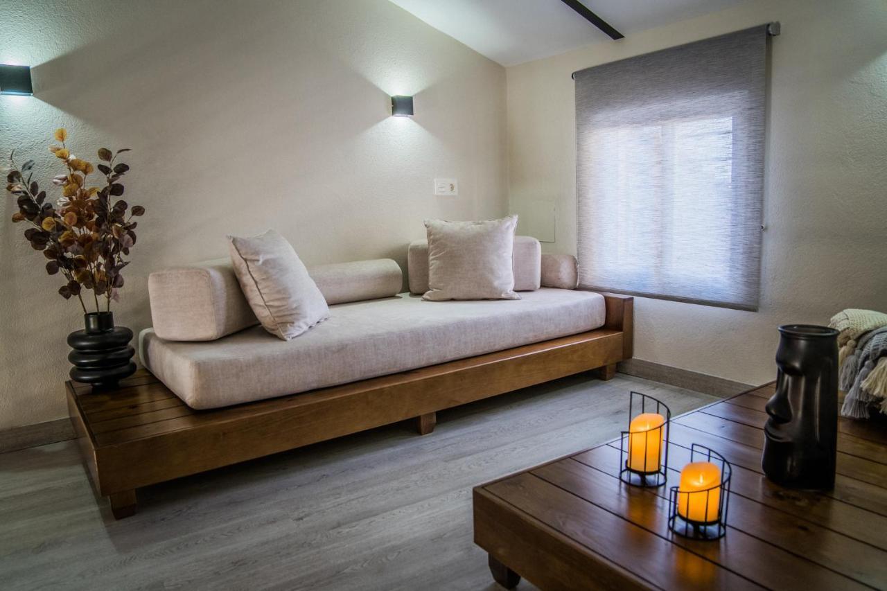 Apartamentos Turisticos El Altozano Fuentes De Leon Luaran gambar