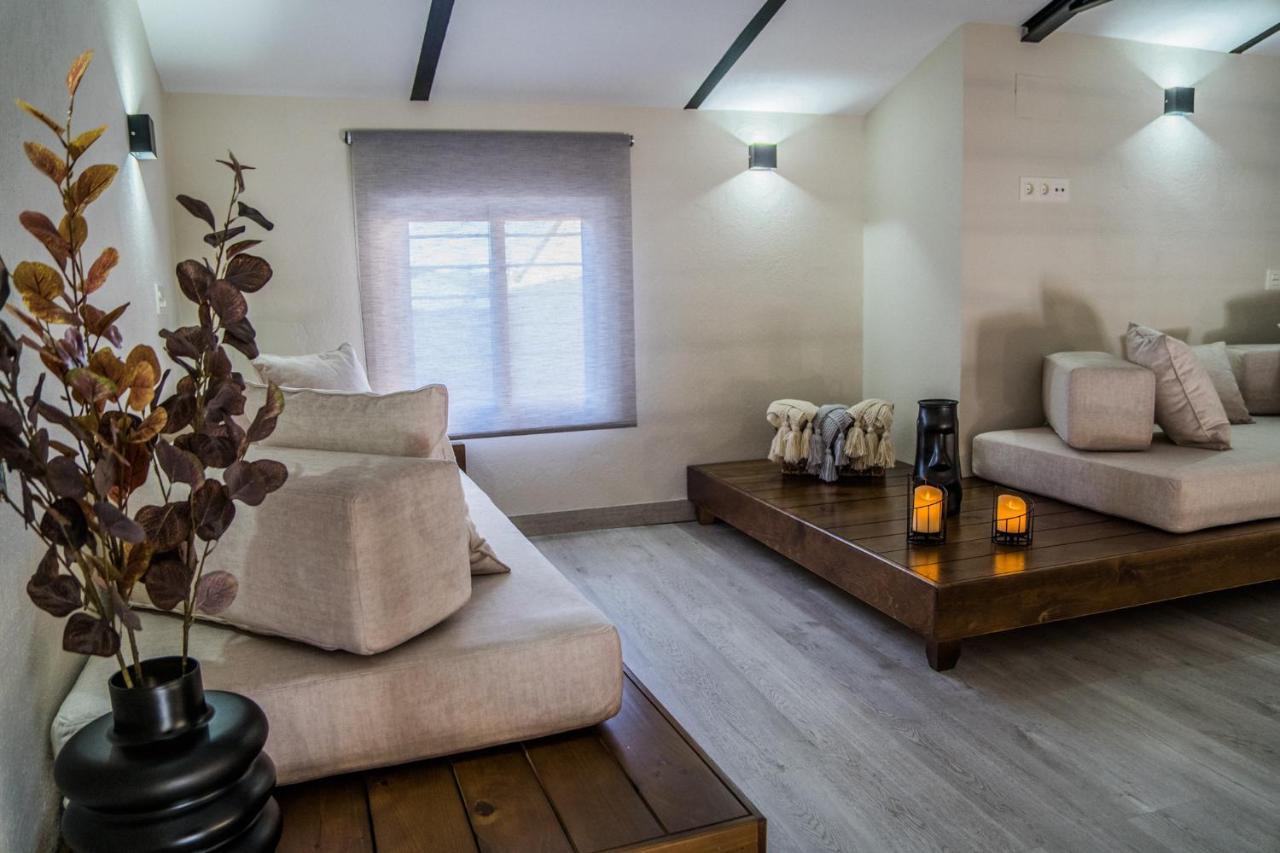 Apartamentos Turisticos El Altozano Fuentes De Leon Luaran gambar